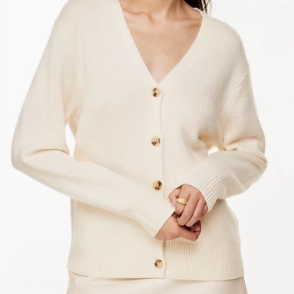 Aritzia Wilfred V Neck Cashmere Sweater. Perfect condition. Originally $248